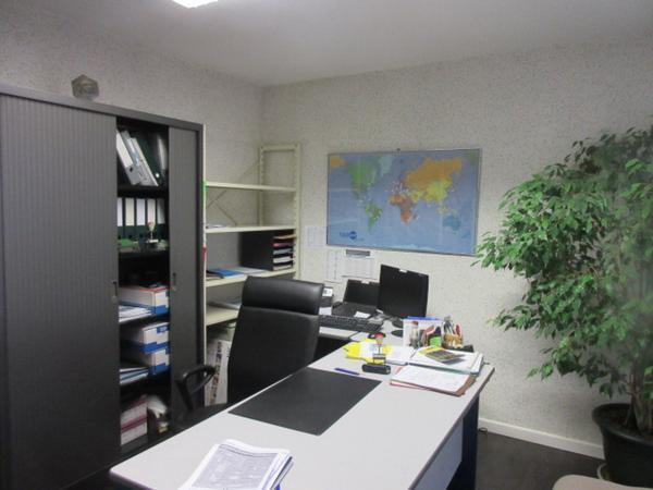 Rodez coeur de ville, local professionnel, 100 m² environ, avec 2 parkings et cave