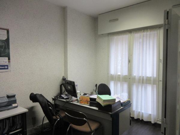 Rodez coeur de ville, local professionnel, 100 m² environ, avec 2 parkings et cave