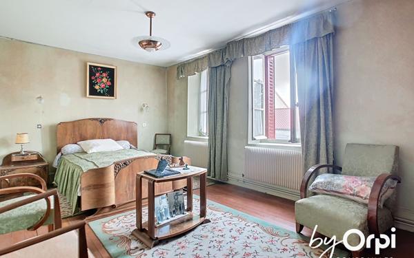 Maison à vendre    7 pièces •  Durdat-Larequille