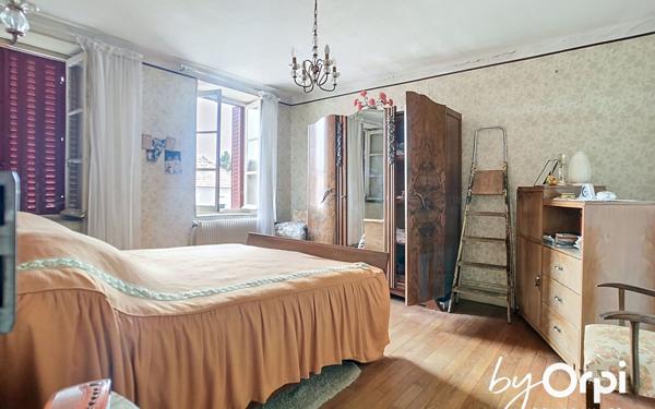 Maison à vendre    7 pièces •  Durdat-Larequille