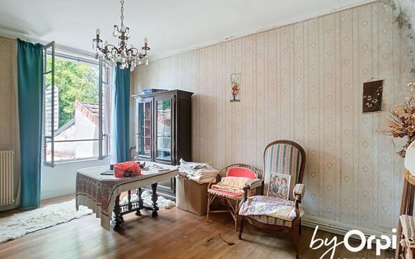 Maison à vendre    7 pièces •  Durdat-Larequille