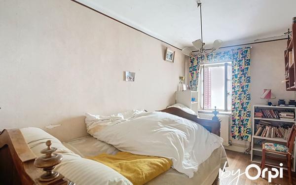 Maison à vendre    7 pièces •  Durdat-Larequille