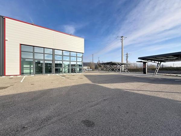 Location Local commercial 265 m2 à Nivolas-Vermelle