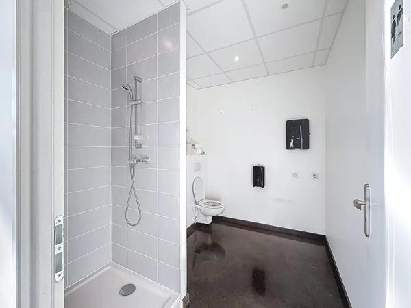 Location Local commercial 265 m2 à Nivolas-Vermelle