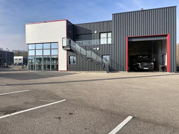 Location Local commercial 265 m2 à Nivolas-Vermelle