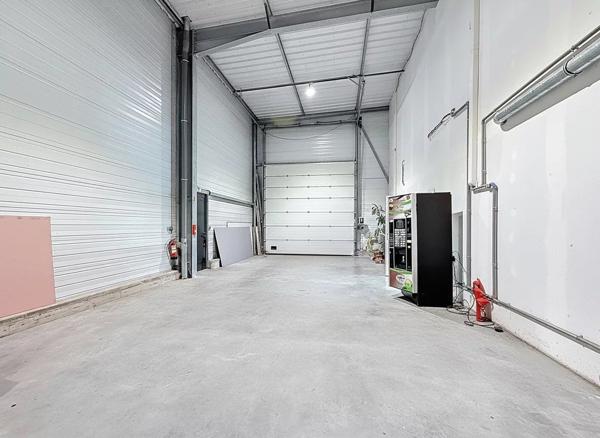 Location Local commercial 265 m2 à Nivolas-Vermelle
