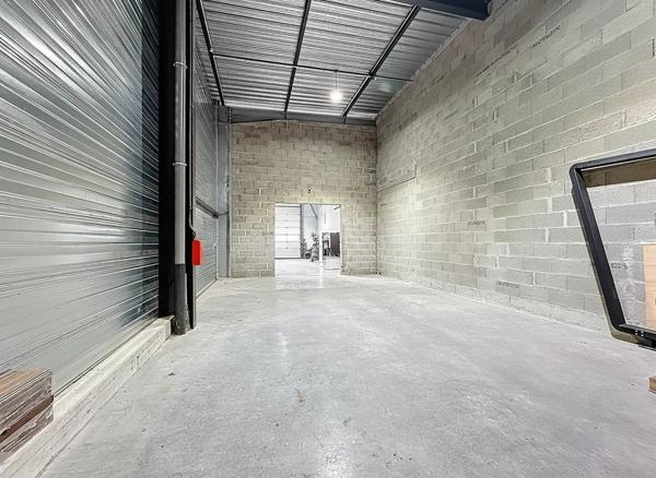 Location Local commercial 265 m2 à Nivolas-Vermelle