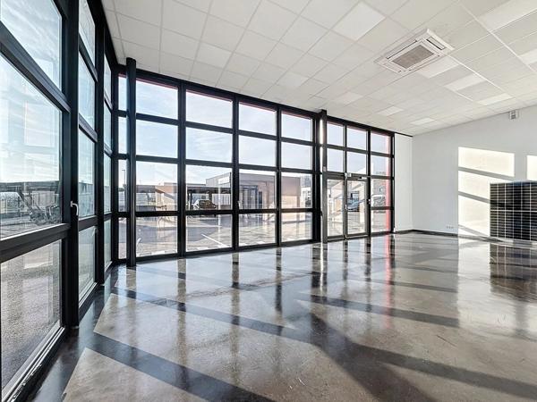 Location Local commercial 265 m2 à Nivolas-Vermelle