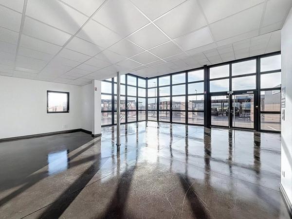 Location Local commercial 265 m2 à Nivolas-Vermelle