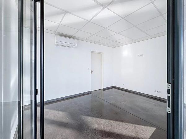 Location Local commercial 265 m2 à Nivolas-Vermelle