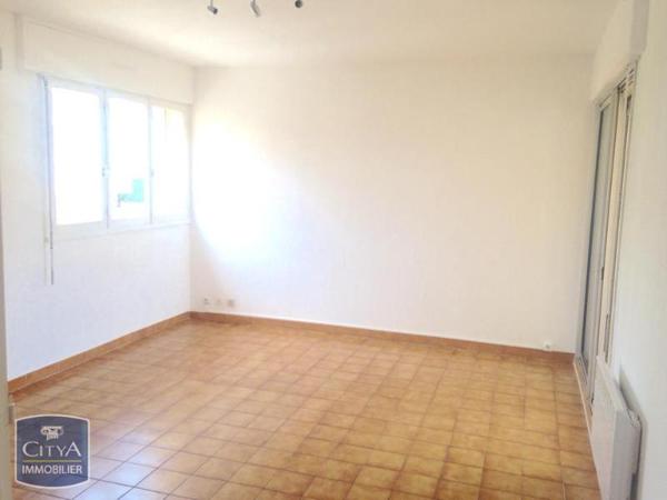 Appartement à louer 2 pièces 37.8m² Sanary-sur-Mer (83110)
