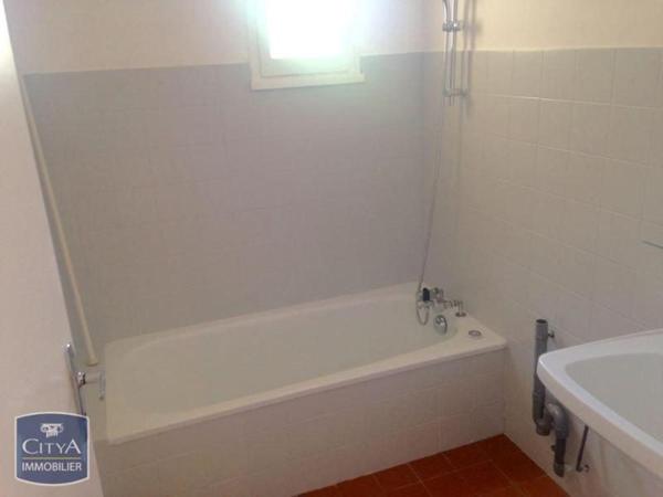 Appartement à louer 2 pièces 37.8m² Sanary-sur-Mer (83110)