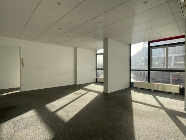 IMMEUBLE DE BUREAUX 750 M2 + 18 PLACES DE PARKINGS