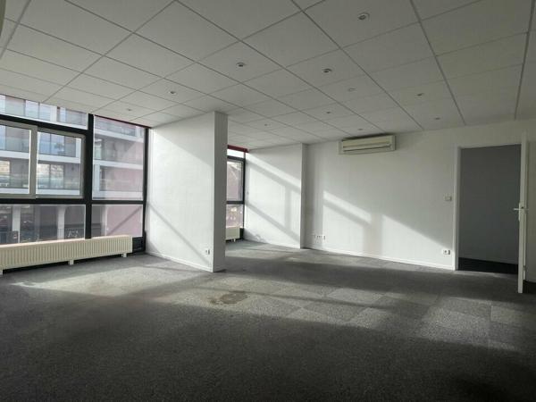 IMMEUBLE DE BUREAUX 750 M2 + 18 PLACES DE PARKINGS