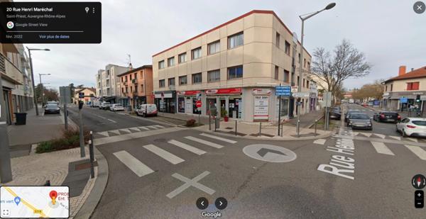 Dpt Rhône (69), à louer SAINT PRIEST Local commercial de 280m2 en angle, centre ville de st Priest proche place du marché