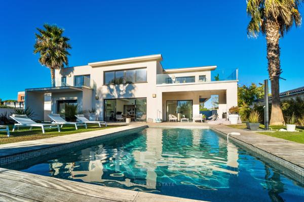 Villa d'architecte en bord de mer