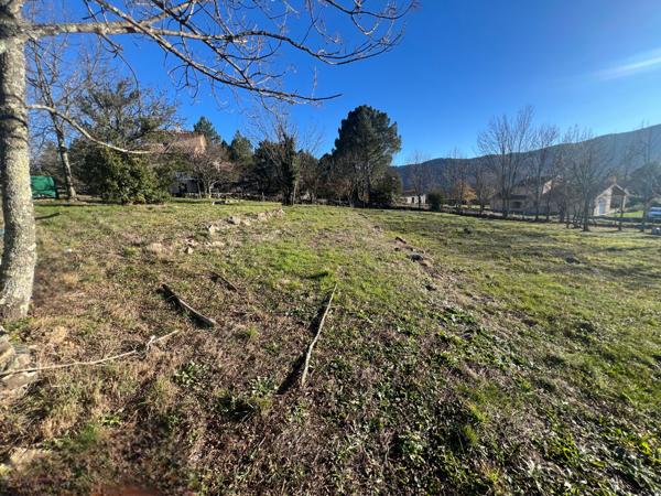 Terrain constructible de 814 m2 - Fabras limite Jaujac