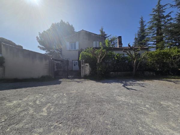 Taillades (84300) TAILLADES Exclusivité Maison T6 1100m2 de terrain au coeur du Luberon