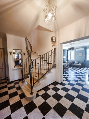 Taillades (84300) TAILLADES Exclusivité Maison T6 1100m2 de terrain au coeur du Luberon