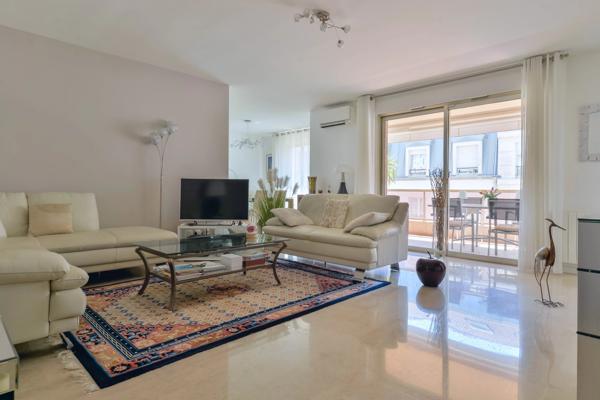 LYON 6- TETE D'OR- Appartement en étage élevé de 147,10 m² avec terrasse - 3 chambres poss.4 - Garage double
