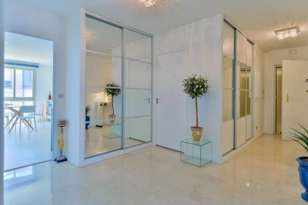 LYON 6- TETE D'OR- Appartement en étage élevé de 147,10 m² avec terrasse - 3 chambres poss.4 - Garage double