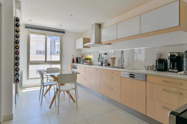 LYON 6- TETE D'OR- Appartement en étage élevé de 147,10 m² avec terrasse - 3 chambres poss.4 - Garage double