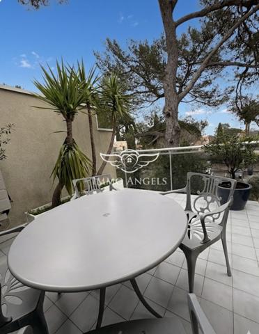 EMPLACEMENT PREMIUM POUR CE MAGNIFIQUE T4 DE 99M2 AVEC GRANDE TERRASSE-GARAGE FERME-AU CALME