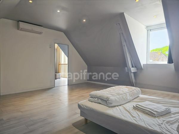 Propriété de caractère avec étang et dépendances à 30 minutes du Mans dans un cadre naturel exceptionnel