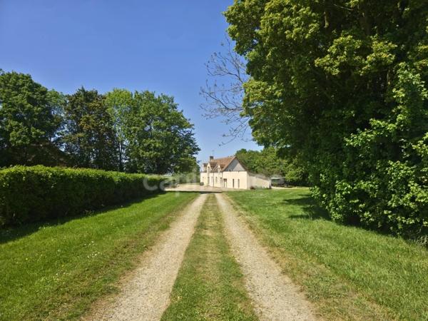 Propriété de caractère avec étang et dépendances à 30 minutes du Mans dans un cadre naturel exceptionnel