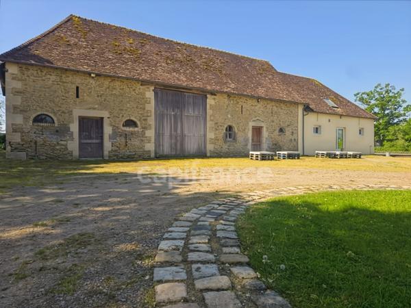 Propriété de caractère avec étang et dépendances à 30 minutes du Mans dans un cadre naturel exceptionnel
