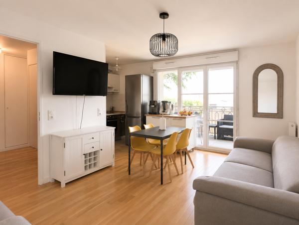 Appartement
         3 pièces
        - 60 m² 389 000 € *