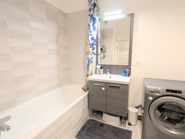 Appartement
         3 pièces
        - 60 m² 389 000 € *