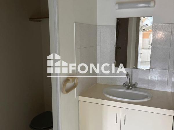 Location Appartement 2 pièces 40 m² - 4 PLACE DE LA PECHOIRE Coulon 79510