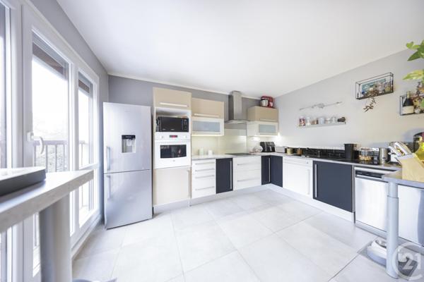 Appartement F4 à vendre  4 pièces - 79,40 m2 VILLECRESNES - 94