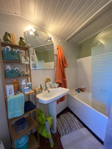 MAISON PLAIN PIED - 2 CHAMBRES - 44680 SAINTE PAZANNE BUDGET 208 000  HAI