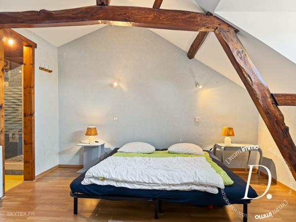BEL ENSEMBLE IMMOBILIER AVEC MAISON FAMILIALE ET GÎTE INDÉPENDANT
