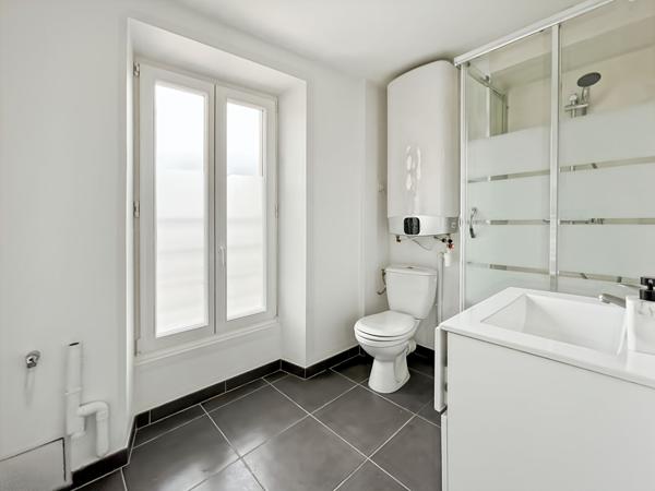 À LOUER 3 CHAMBRES MEUBLÉES POUR ÉTUDIANTS DISPONIBLES DE SUITE