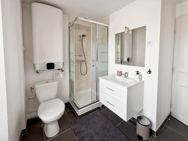 À LOUER 3 CHAMBRES MEUBLÉES POUR ÉTUDIANTS DISPONIBLES DE SUITE