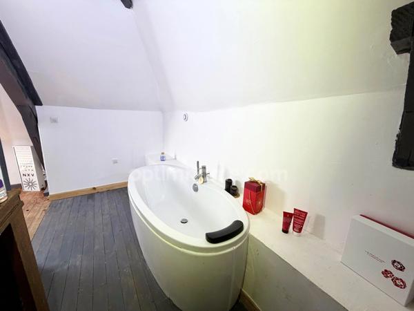 MAISON DE MAÎTRE – 5 CHAMBRES –DEPENDANCE AVEC GARAGE – VUE DÉGAGÉE SUR LA VALLÉE – ENTRE FERVAQUES ET LISIEUX