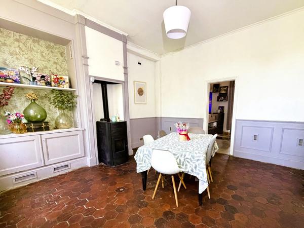 MAISON DE MAÎTRE – 5 CHAMBRES –DEPENDANCE AVEC GARAGE – VUE DÉGAGÉE SUR LA VALLÉE – ENTRE FERVAQUES ET LISIEUX