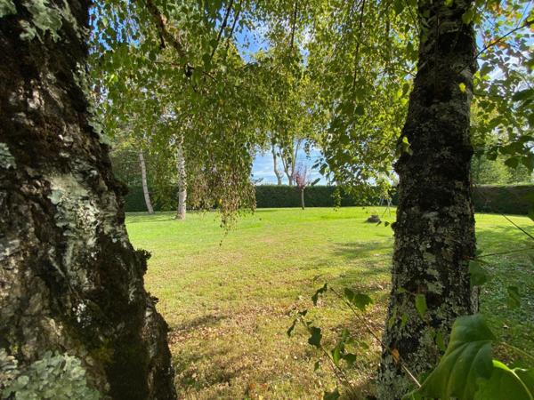 Maison T6 avec garage sur terrain arboré de 2000m2