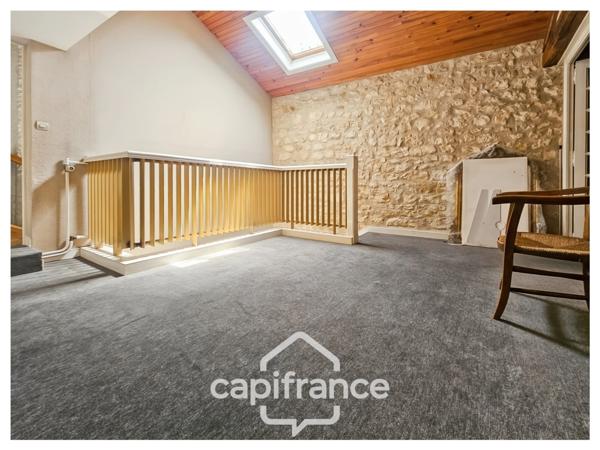 Maison 249 m², à vendre 8 pièces MIGNE AUXANCES (86), environnement et secteur de qualité.