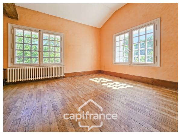 Maison 249 m², à vendre 8 pièces MIGNE AUXANCES (86), environnement et secteur de qualité.
