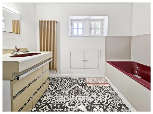 Maison 249 m², à vendre 8 pièces MIGNE AUXANCES (86), environnement et secteur de qualité.
