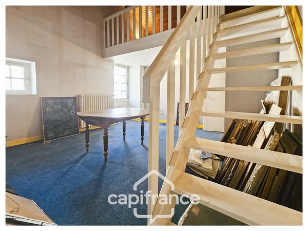 Maison 249 m², à vendre 8 pièces MIGNE AUXANCES (86), environnement et secteur de qualité.