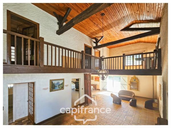 Maison 249 m², à vendre 8 pièces MIGNE AUXANCES (86), environnement et secteur de qualité.