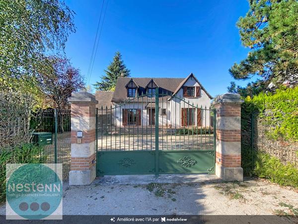 Une maison familiale aux beaux volumes, avec jardin, garage et sous-sol total à Olivet