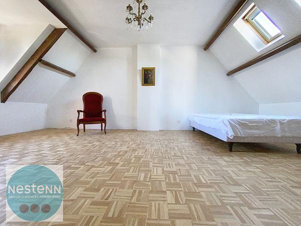 Une maison familiale aux beaux volumes, avec jardin, garage et sous-sol total à Olivet
