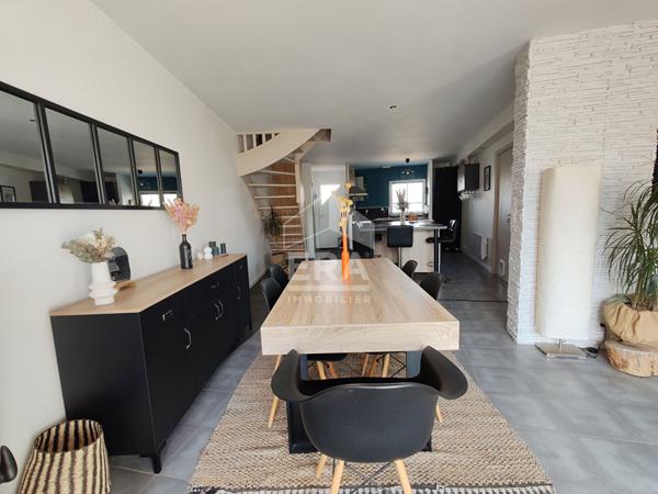 Belle maison de 100m2 avec garage et extérieur.