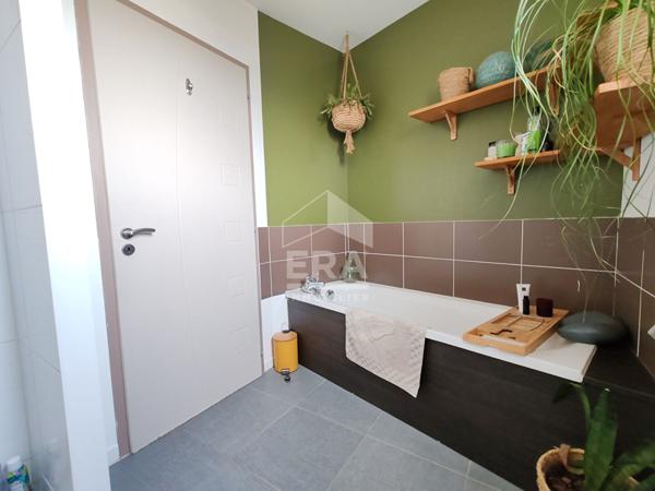 Belle maison de 100m2 avec garage et extérieur.